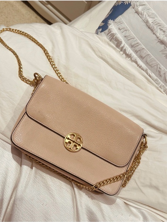 Tory Burch Handbags - Tory Burch Pebbled Leather Crossbody in Blush Pink with Gold Chain